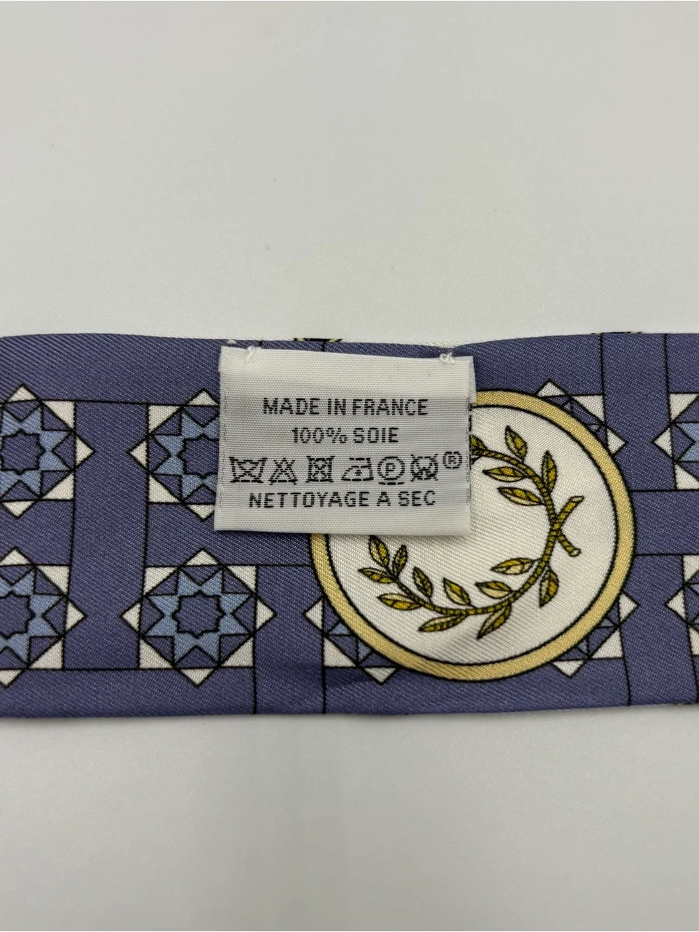 Hermes La Danse des Amazones Twilly Gris White Gold Silk Scarf - Picture 5 of 6